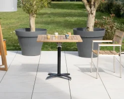 Table bistrot 80x80 cm en teck et pied central aluminium 