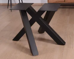 Table carrée 150x150 cm acacia naturel massif et métal noir "Baillif"