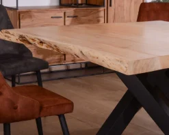 Table carrée 150x150 cm acacia naturel massif et métal noir "Baillif"