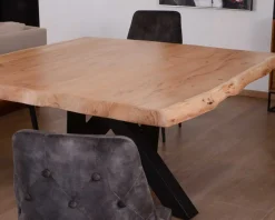 Table carrée 150x150 cm acacia naturel massif et métal noir 