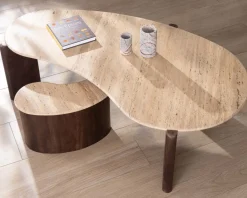 Table d'appoint design en travertin et manguier "Archipel" forme naturelle