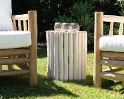 Table d'appoint style ethnique en branches de teck "Sumatra" blanc et bois
