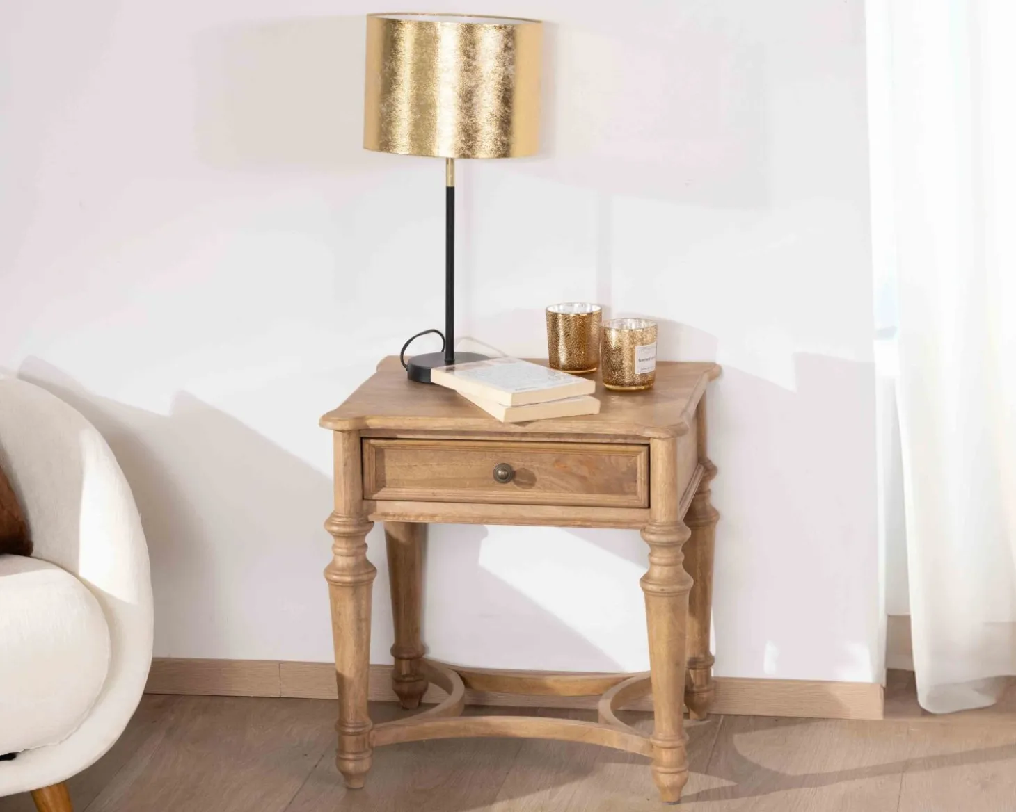 Table de chevet en manguier naturel massif style classique "Legacy"