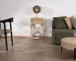 Table de chevet style épuré et rétro en manguier 