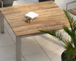 Table de jardin carrée 160 cm en teck "Melta" pieds métal gris inox