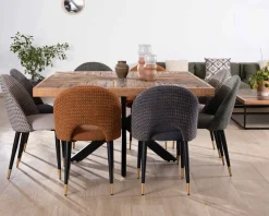 Table de repas carrée 140cm acacia finition chevrons pieds métal noir croisés 