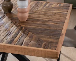 Table de repas carrée 140cm acacia finition chevrons pieds métal noir croisés 