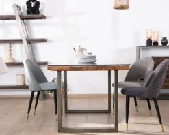 Table de repas design en bois recyclé et pieds métal en U 