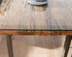 Table de repas design en bois recyclé et pieds métal en U 