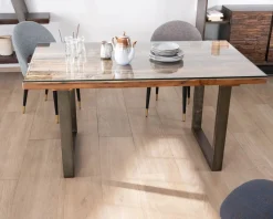 Table de repas design en bois recyclé et pieds métal en U 