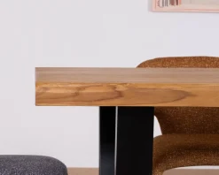 Table de repas en teck recyclé massif “Lasia” design contemporain et pieds métal noir