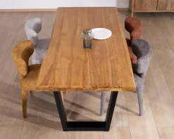 Table de repas en teck recyclé massif “Lasia” design contemporain et pieds métal noir