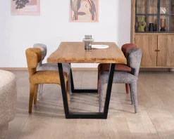Table de repas en teck recyclé massif “Lasia” design contemporain et pieds métal noir