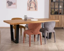Table de repas en teck recyclé massif “Lasia” design contemporain et pieds métal noir