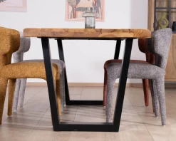 Table de repas en teck recyclé massif “Lasia” design contemporain et pieds métal noir