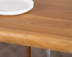 Table de repas en teck recyclé massif “Lasia” design contemporain et pieds métal noir