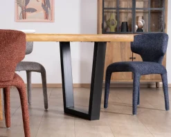 Table de repas en teck recyclé massif “Lasia” design contemporain et pieds métal noir