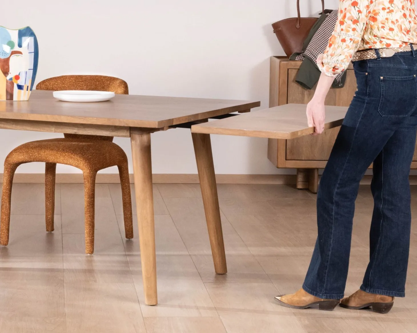 Table de repas extensible esprit rétro 180 cm en manguier massif naturel "Odely"