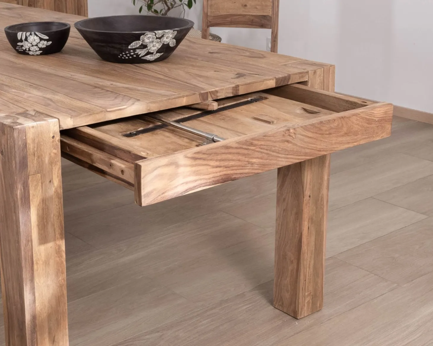 Table de repas extensible en palissandre "Kalanohé" 180 cm