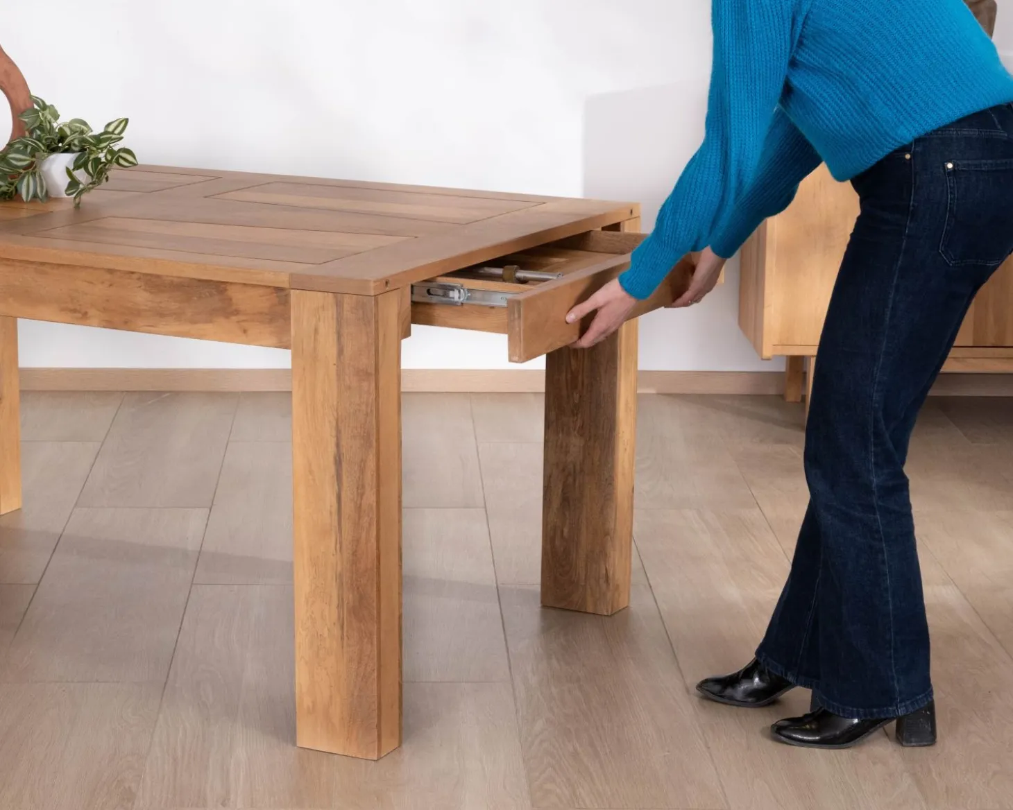 Table de repas extensible en manguier teinte chêne clair "Jappéo" 160 à 250 cm