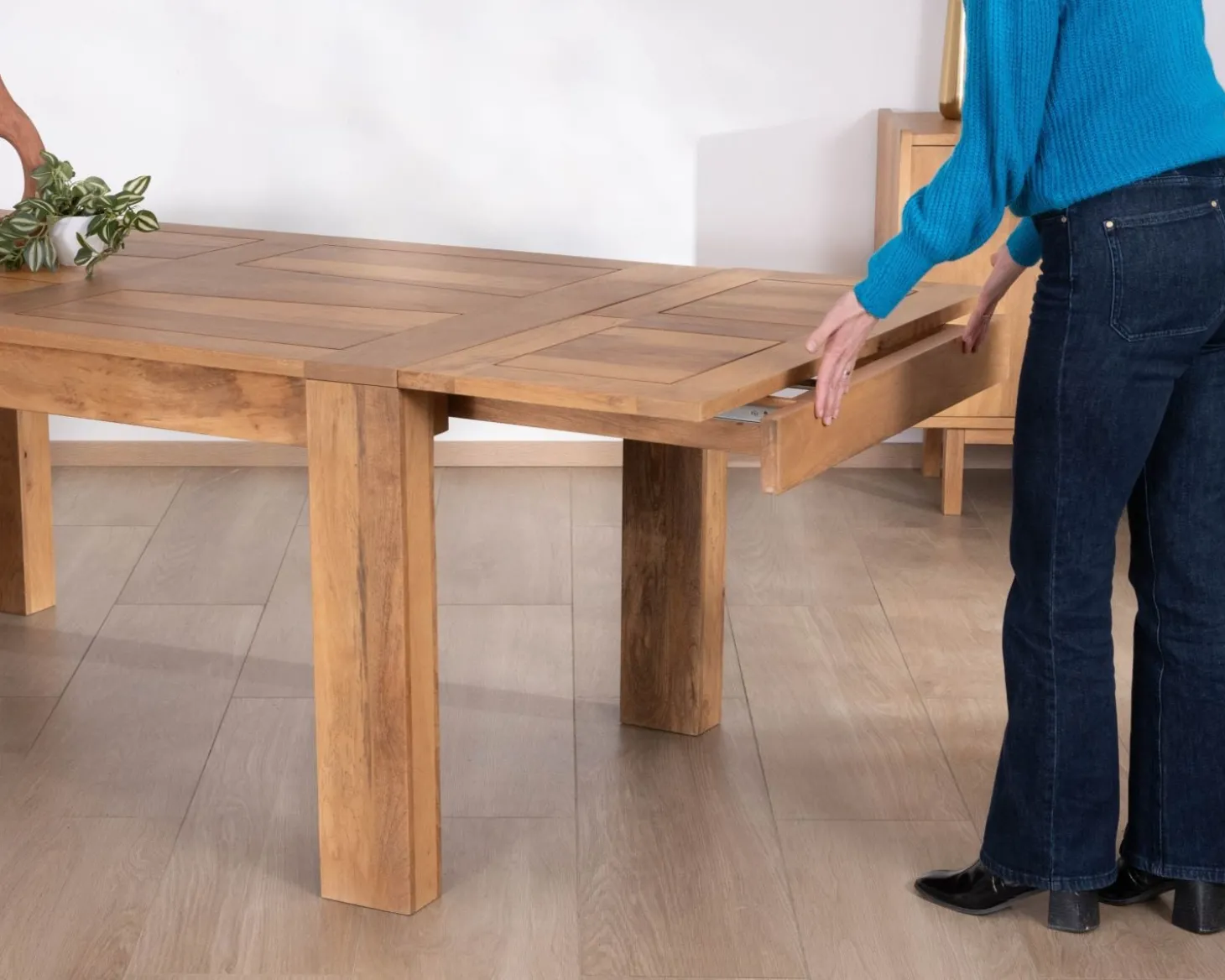 Table de repas extensible en manguier teinte chêne clair "Jappéo" 160 à 250 cm