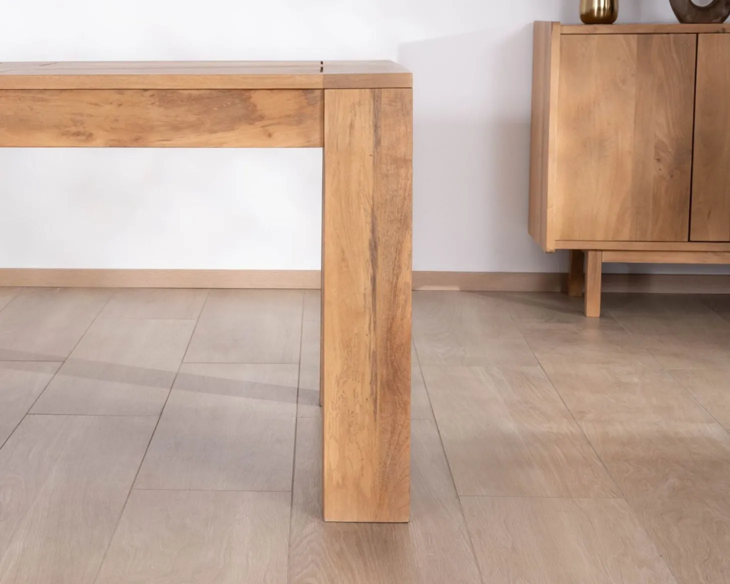 Table de repas extensible en manguier teinte chêne clair "Jappéo" 160 à 250 cm