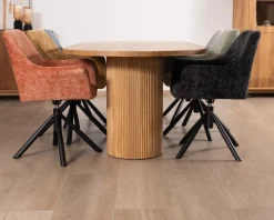 Table de repas ovale 220 cm et pieds ronds cannelés en chêne huilé "Winton" style rétro