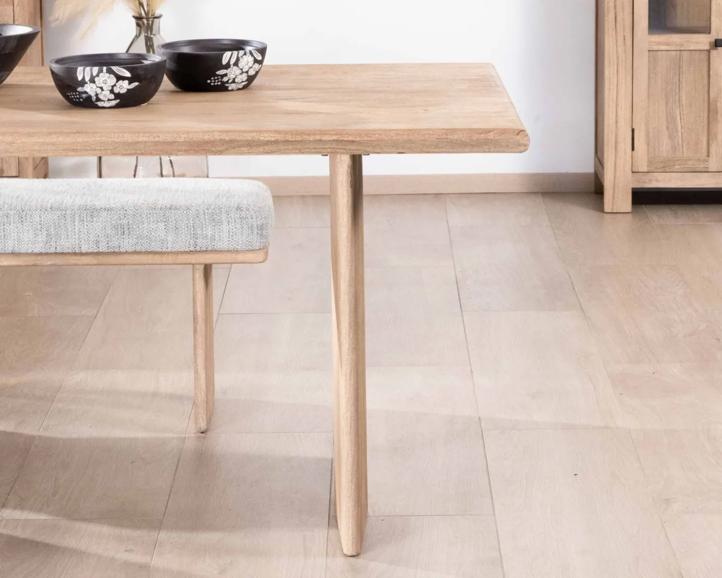 Table de salle à manger rectangulaire 180cm en manguier sablé pieds latéraux pleins "Maestro"