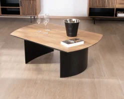 Table de salon en teck recyclé et pieds demi sphère en métal noir 