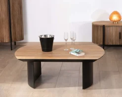 Table de salon en teck recyclé et pieds demi sphère en métal noir 
