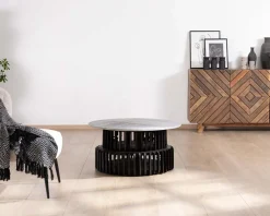 Table de salon ronde en bois recyclé et plateau en pierre claire 
