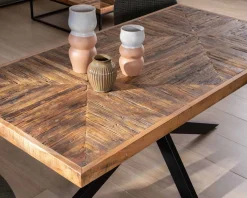 Table rectangulaire 180cm acacia finition chevrons piètement métal mikado "Géonidum"