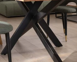 Table rectangulaire 180cm acacia finition chevrons piètement métal mikado 