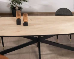 Table rectangulaire manguier massif 200cm bords biseautés noirs et pieds métal 3D "Pise"