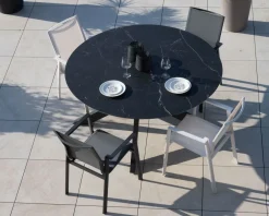 Table ronde noire en céramique et aluminium "Chinon" 160 cm