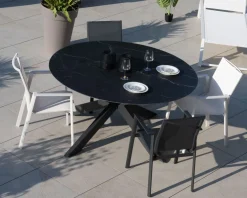 Table ronde noire en céramique et aluminium "Chinon" 160 cm