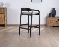 Tabouret de bar noir design avec dosseret bois et assise rembourrée 