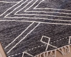 Tapis en laine et coton noir motif ethnique "Solira" 120 x 180 cm