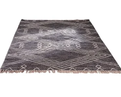 Tapis en laine et coton noir motif ethnique 