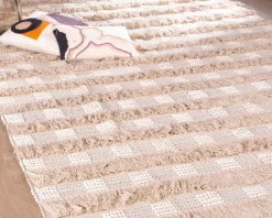 Tapis fantaisie en coton texturé beige 