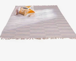 Tapis rayé bleu clair et crème 