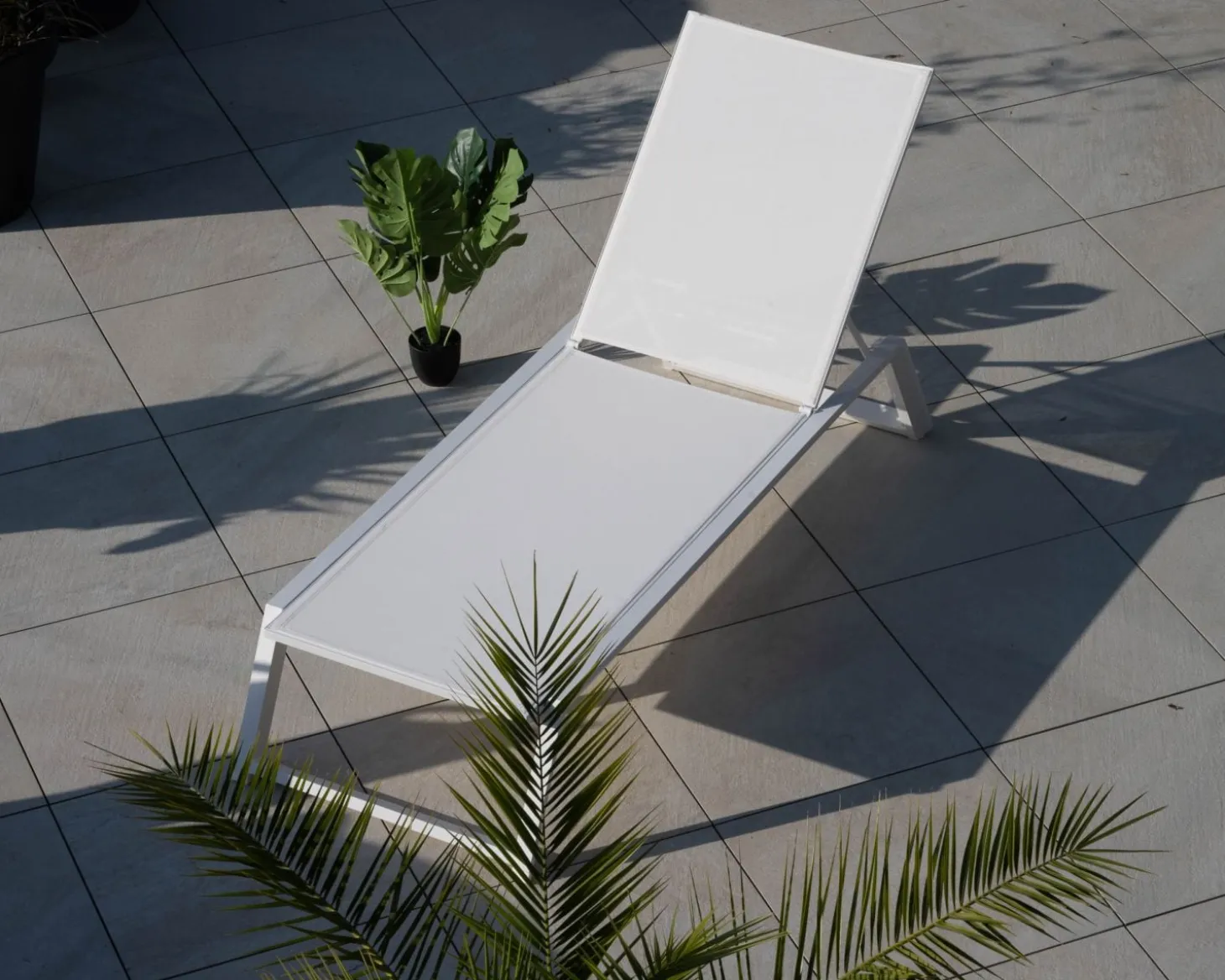 Transat blanc design épuré en aluminium et textilène "Campobello"