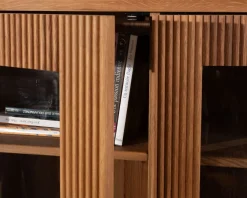 Vaisselier avec façades cannelées style rétro en chêne huilé 