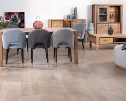 Vaisselier contemporain acacia massif relief noir 3 portes et niche avec étagères verres 